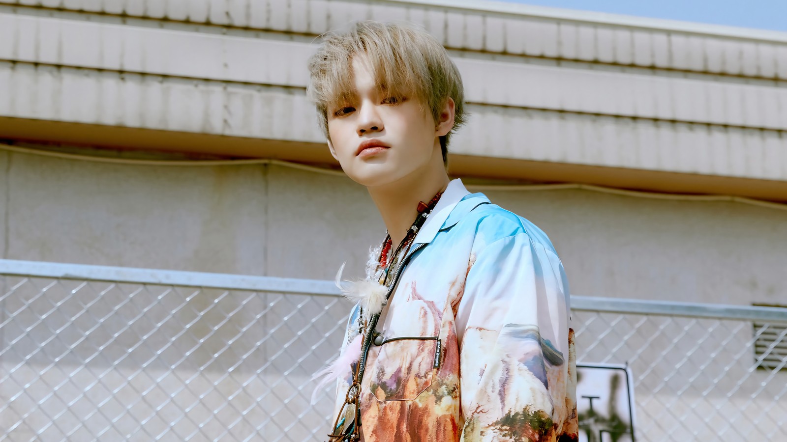 Image arabe d'un jeune homme avec une cravate et une chemise (nct dream, 엔씨티 dream, kpop, groupe de garçons coréens de k pop, k pop korean boy group)