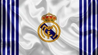 Logo del Real Madrid CF en una bandera a rayas