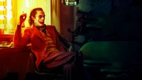 Joaquin Phoenix en tant que Joker : Un moment pensif avec de la fumée