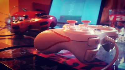 Controlador de jogo branco estiloso cercado por outros joysticks em uma superfície reflexiva