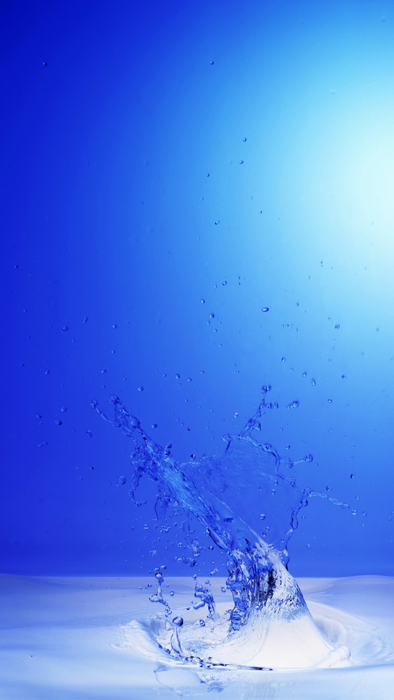 Arafly shot of a splash of water on a blue background (blue, galaxy, hd, wallpaper)