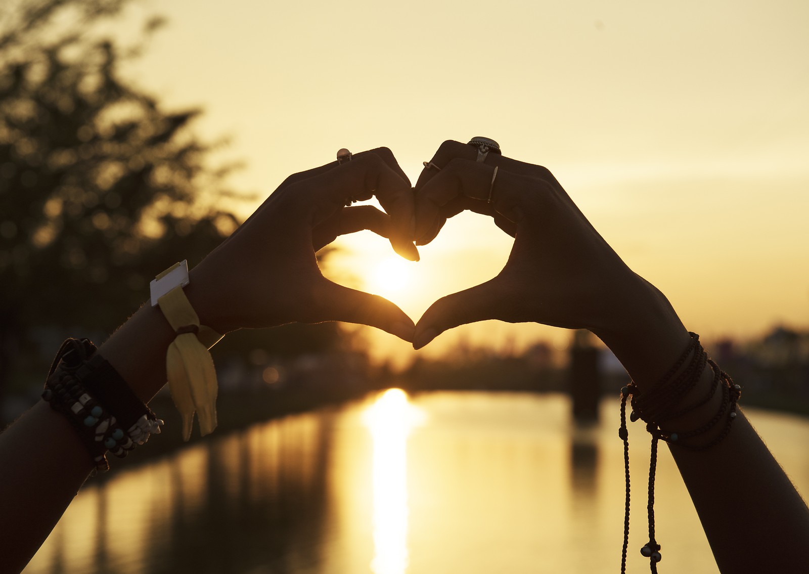 heart, hand, light, love, backlighting wallpaper