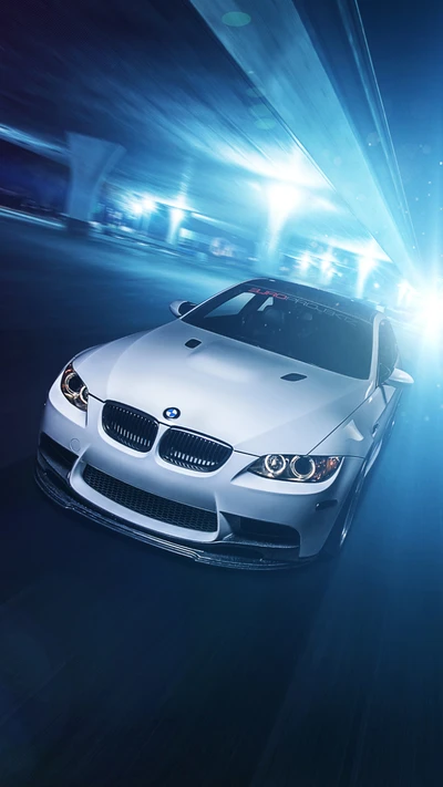 BMW M3 E92 Coupé branco em movimento com efeitos de iluminação dinâmica