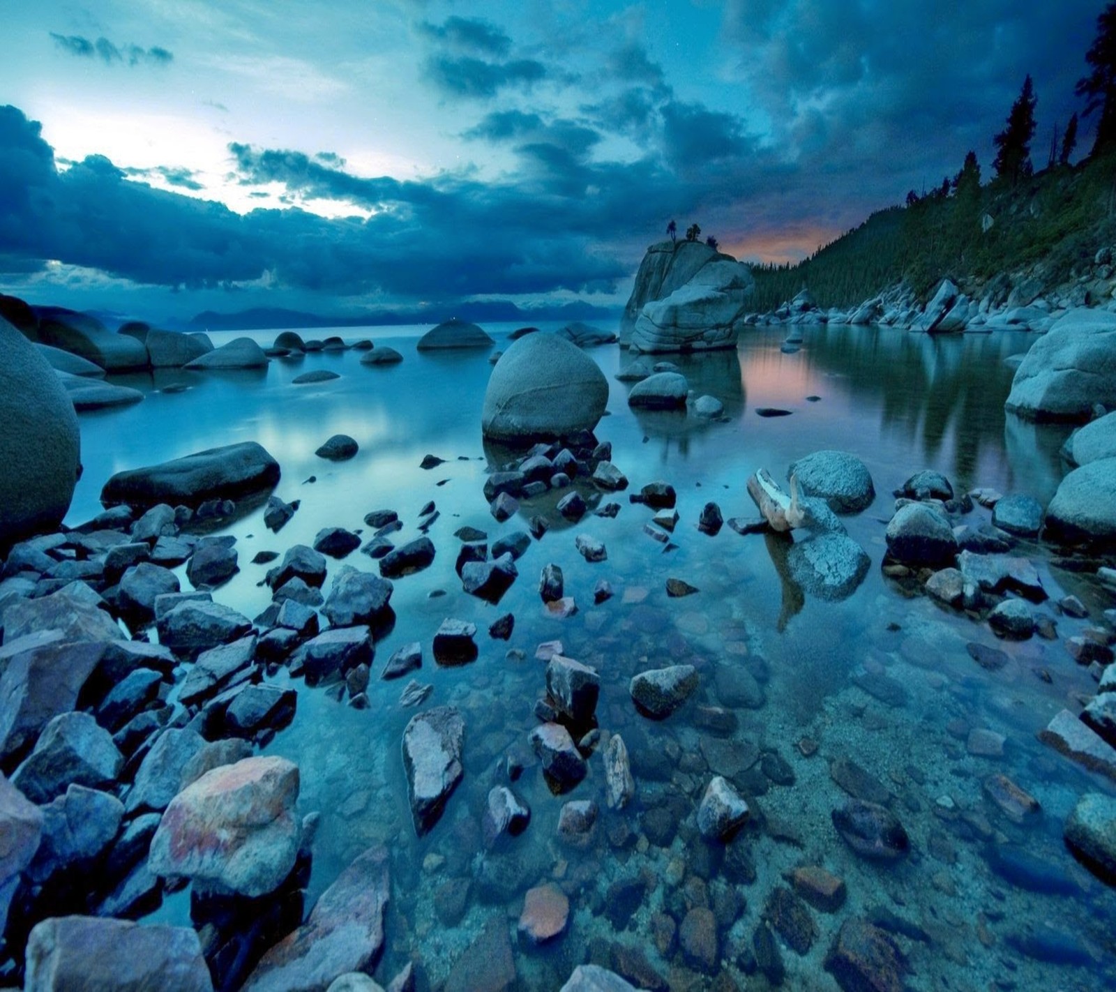 Lade blau, ruhig, wolken, gut, see Hintergrund herunter