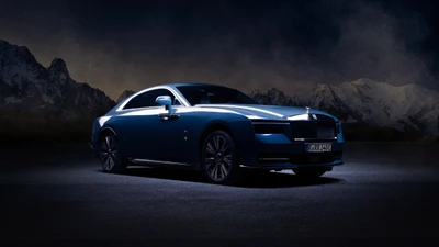 Rolls Royce Spectre sous des montagnes au clair de lune