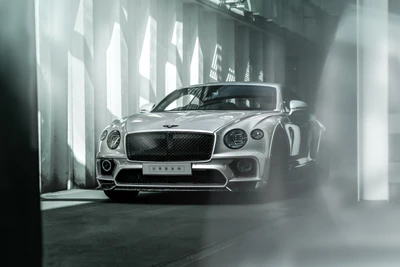 2023 Bentley Continental GT en entorno urbano - Fondo de pantalla 4K