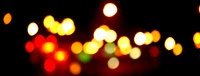 Lumières bokeh rêveuses dans la nuit