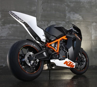 Moto KTM au design épuré et aux accents audacieux