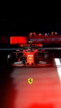 Формула-1 машина Ferrari в движении на трассе