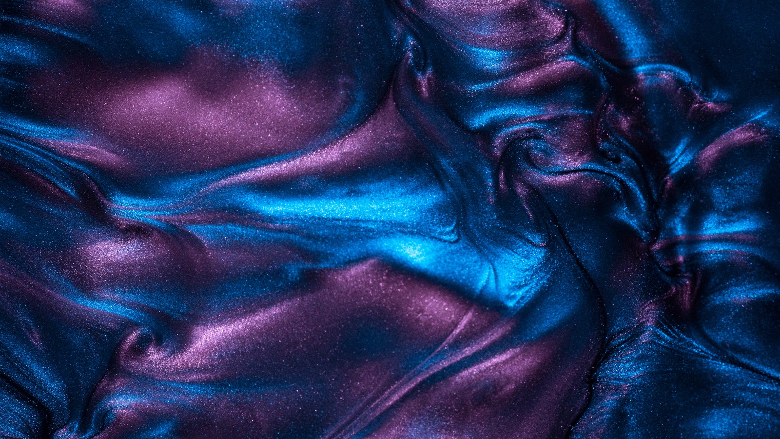 Um close-up de um tecido roxo e azul com um fundo preto (huawei, azul, roxo, violeta, seda)