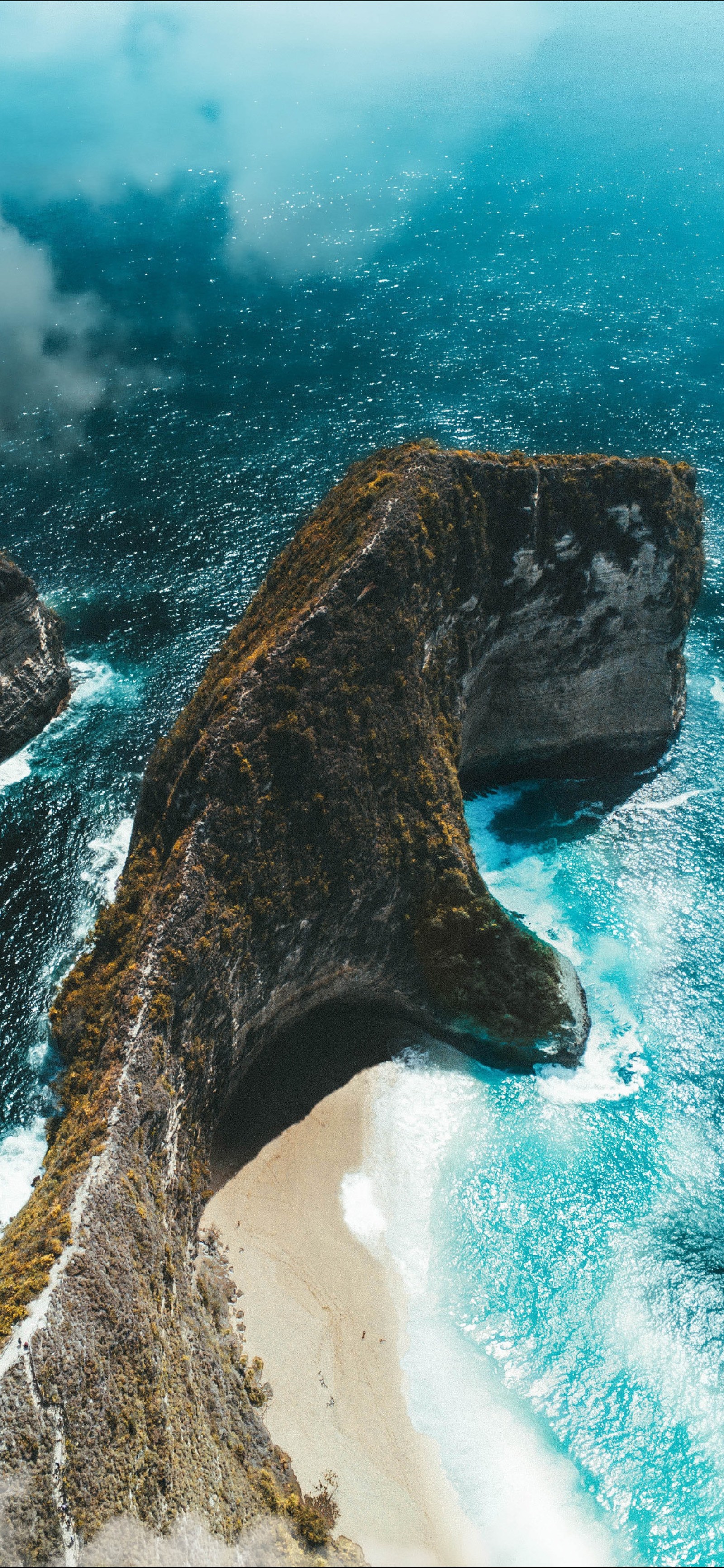 Duas grandes rochas na costa do oceano (lago, água, recursos hídricos, azul celeste, curso dágua)