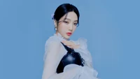 La alegría de Red Velvet en un entorno azul de ensueño, mostrando elegancia y confianza de "Feel My Rhythm".