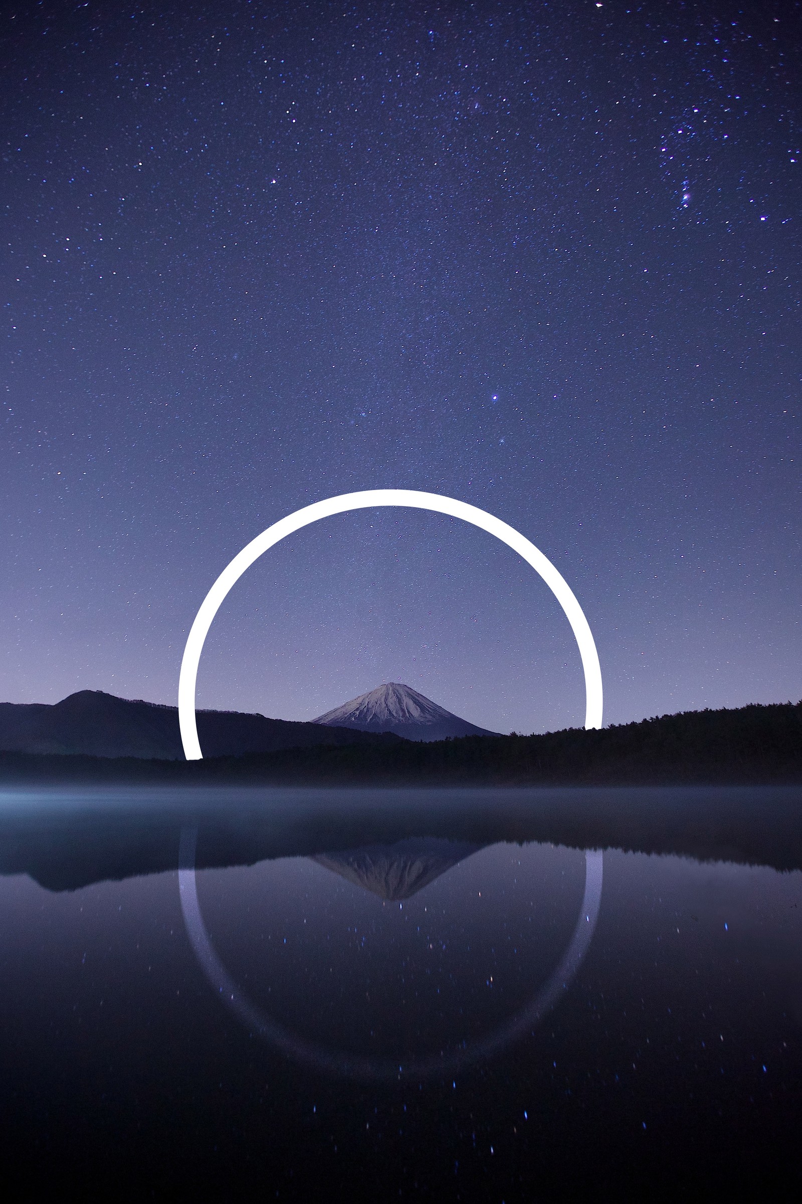 Uma imagem abstrata de uma montanha com um círculo no meio (monte fuji, noite, japão, pico da montanha, estrelas no céu)