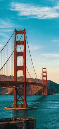 Puente Golden Gate al anochecer sobre la bahía de San Francisco