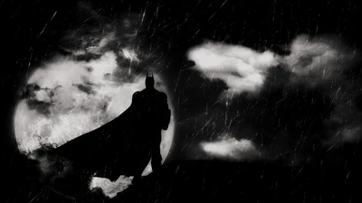 Batman, silhouettiert gegen einen dramatischen mondbeschienenen Himmel, umgeben von dunklen Wolken und Regen, evoziert eine stimmungsvolle, monochrome Atmosphäre.