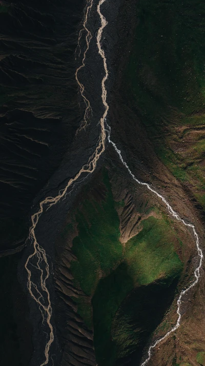 Rio gracioso esculpindo uma paisagem verdejante