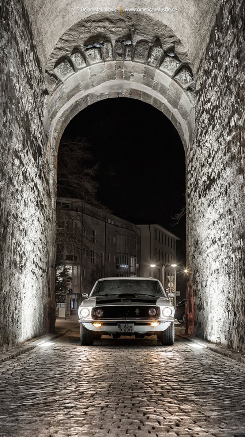 Машина припаркована в туннеле (машина, ford mustang, мускул, старый)