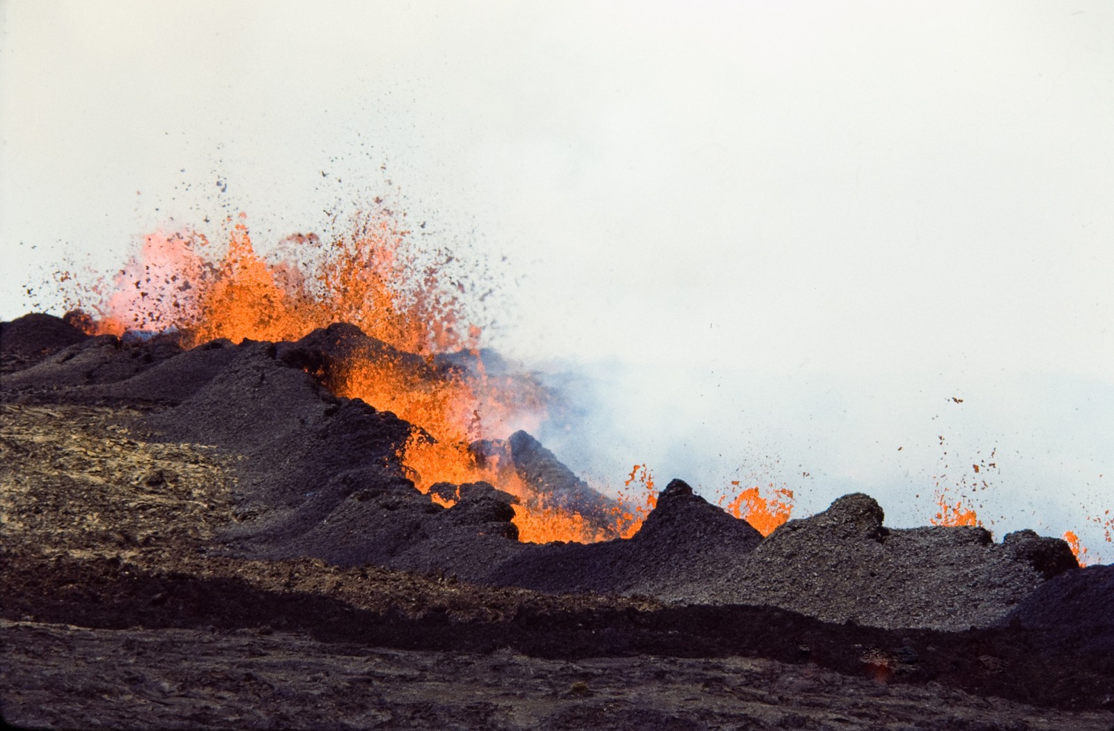 lava, shield volcano, volcano, rock, types of volcanic eruptions wallpaper