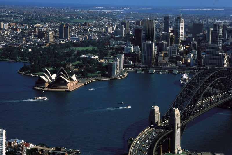 Арабский вид на город с мостом и лодкой на воде (сидней, sydney, городской пейзаж, город, городская территория)