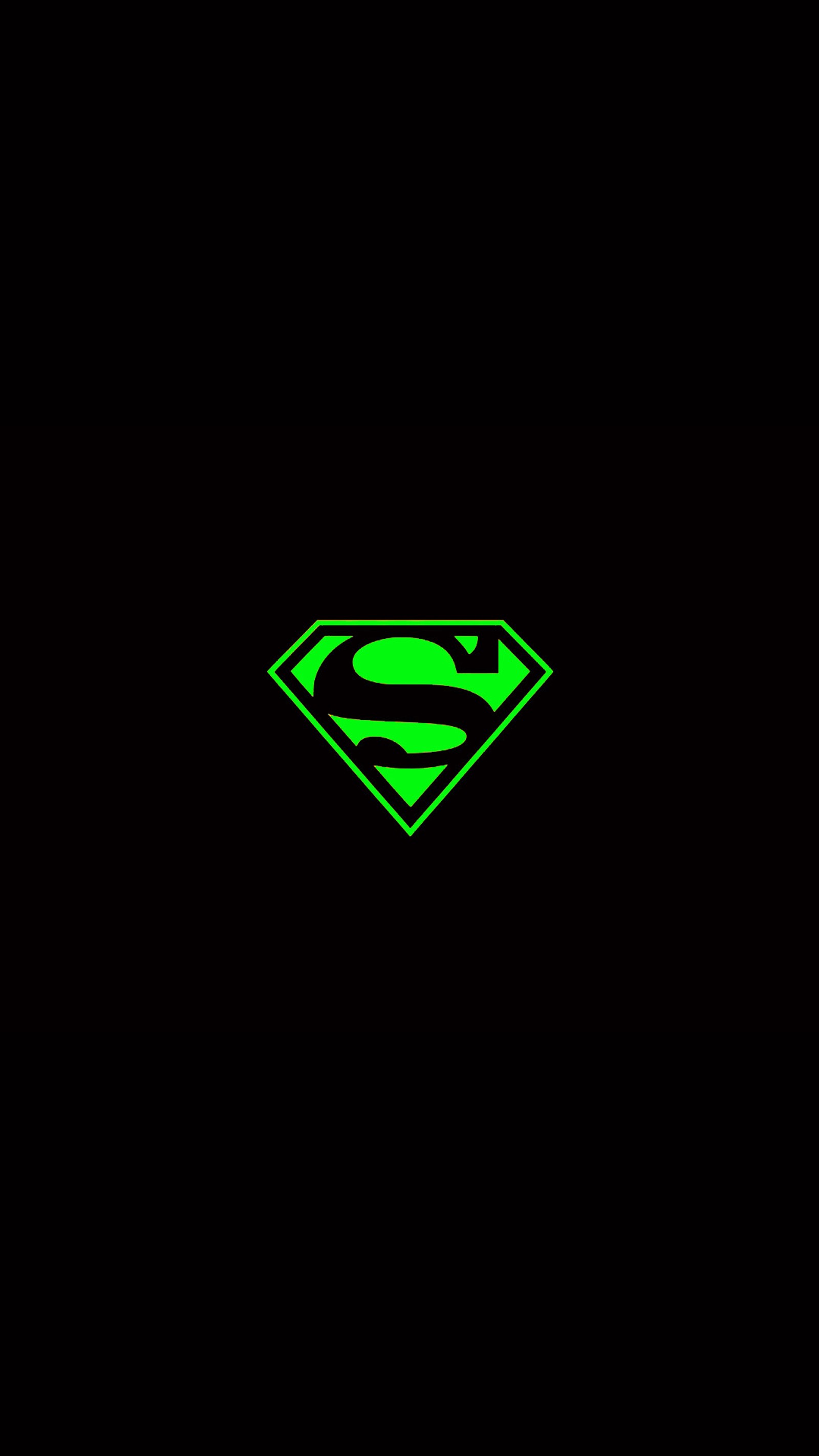 Gros plan du logo de superman sur un fond noir (superman, logo de superman, écu de superman)