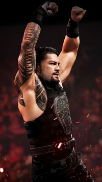 Roman Reigns celebrando la victoria en la WWE