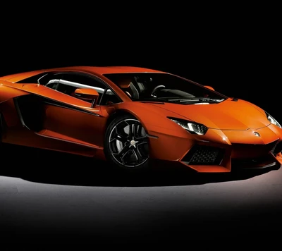 Sleek Lamborghini Aventador naranja en iluminación dramática