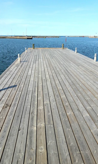 Adams Jetty: Ein Ruhiger Holzsteg am Borgholm Meer