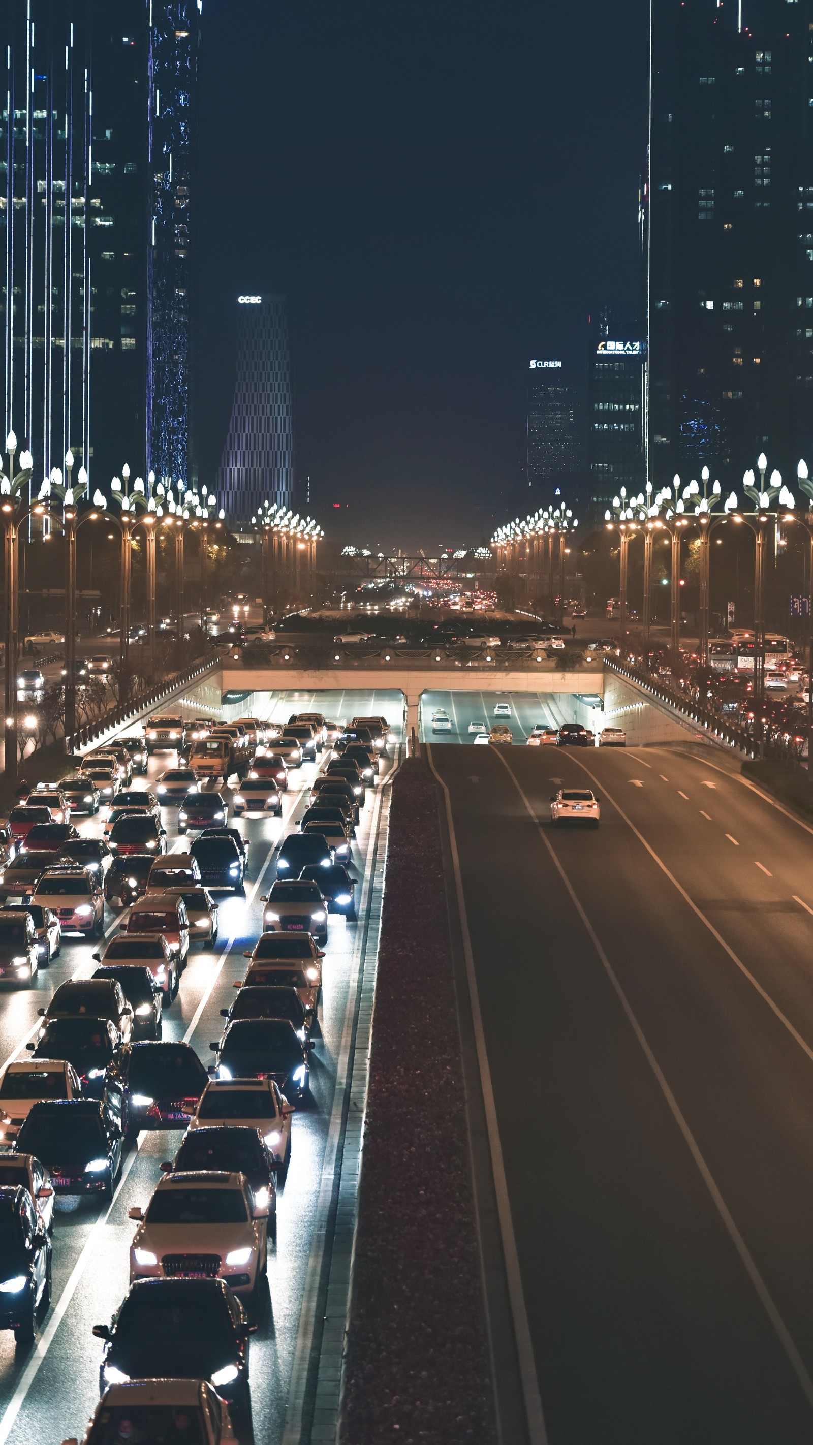 Cars are parked on the side of the road at night (car, traffic, urban area, city, metropolis)