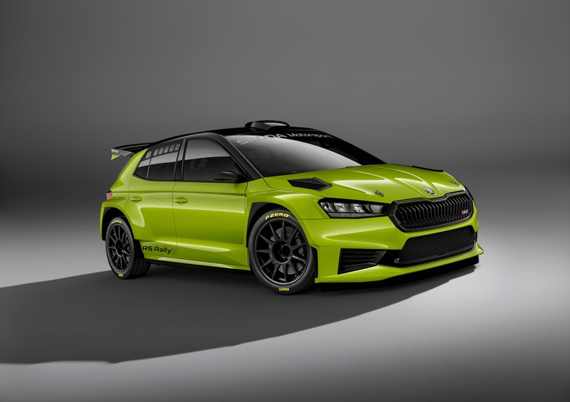 Новый skunke - это очень яркая зеленая машина (skoda fabia rs rally2, раллийный гонщик, rally racer, раллийные машины, 5k)