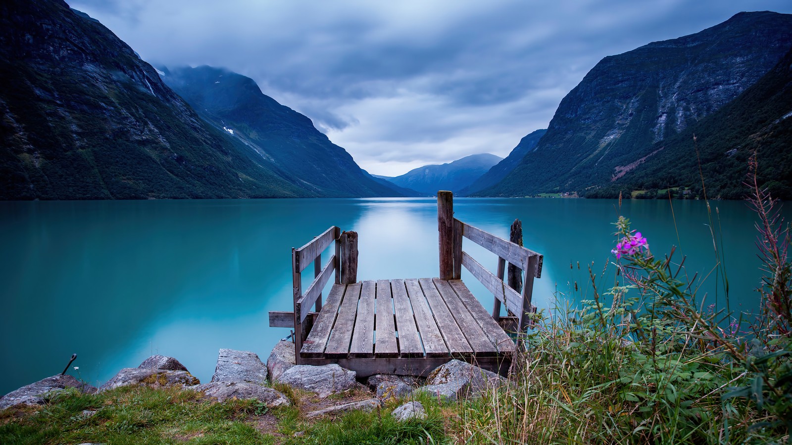 Descargar fondo de pantalla noruega, lago, puente, montaña, escenario