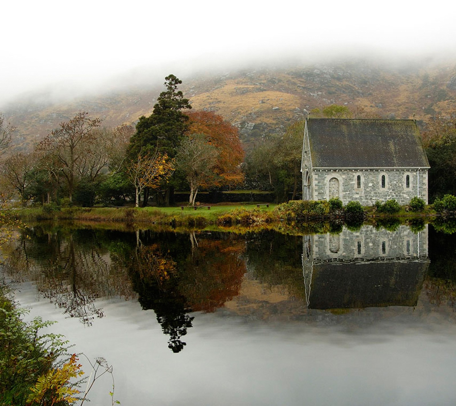 Hay una pequeña casa en la orilla de un lago (céltico, irlanda, irlandés, san patricio)