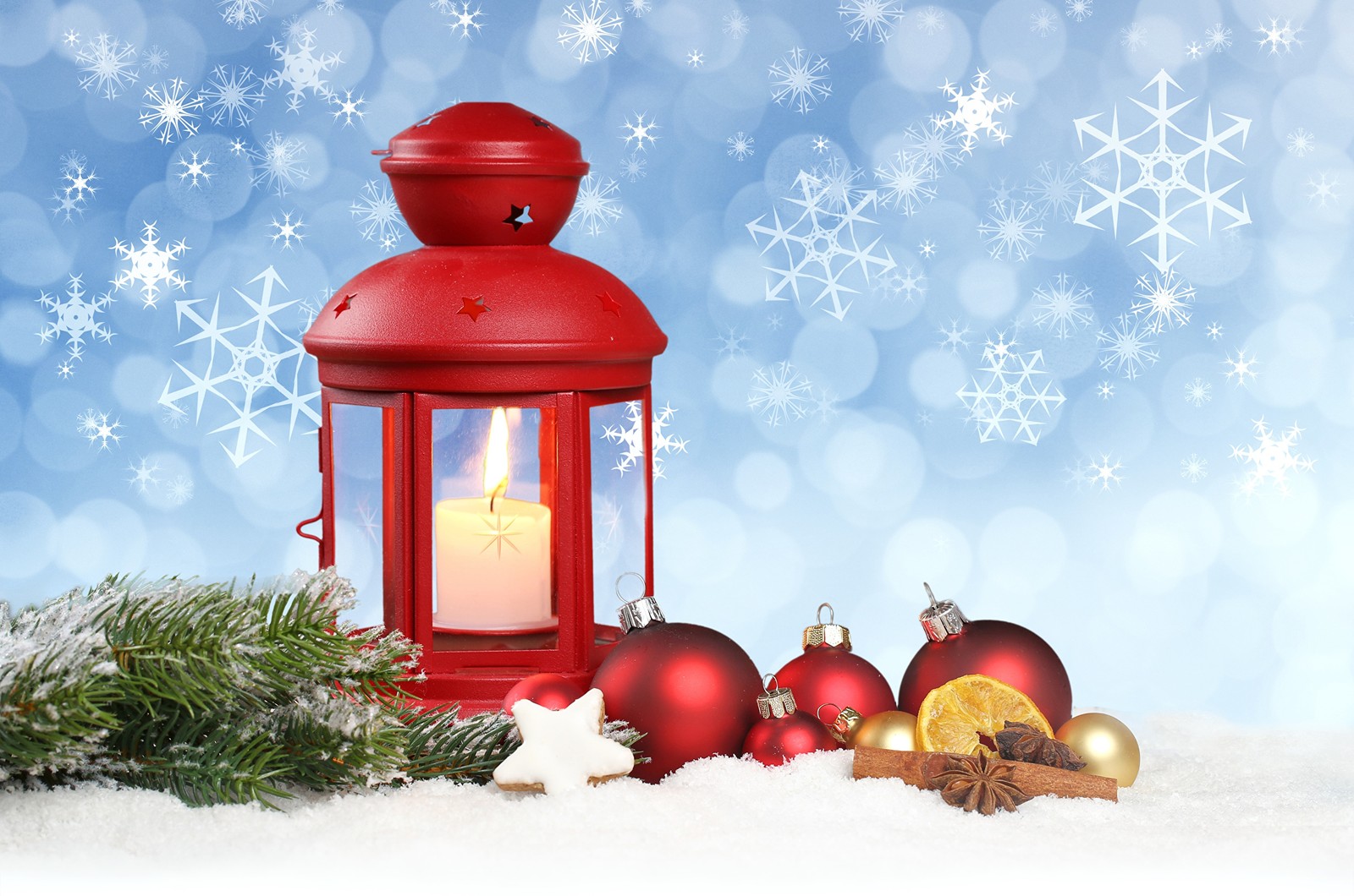 A red lantern with christmas decorations and a candle in the snow (christmas day, new year, christmas ornament, holiday, christmas)