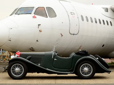 Élégance des voitures classiques : Aston Martin par avion