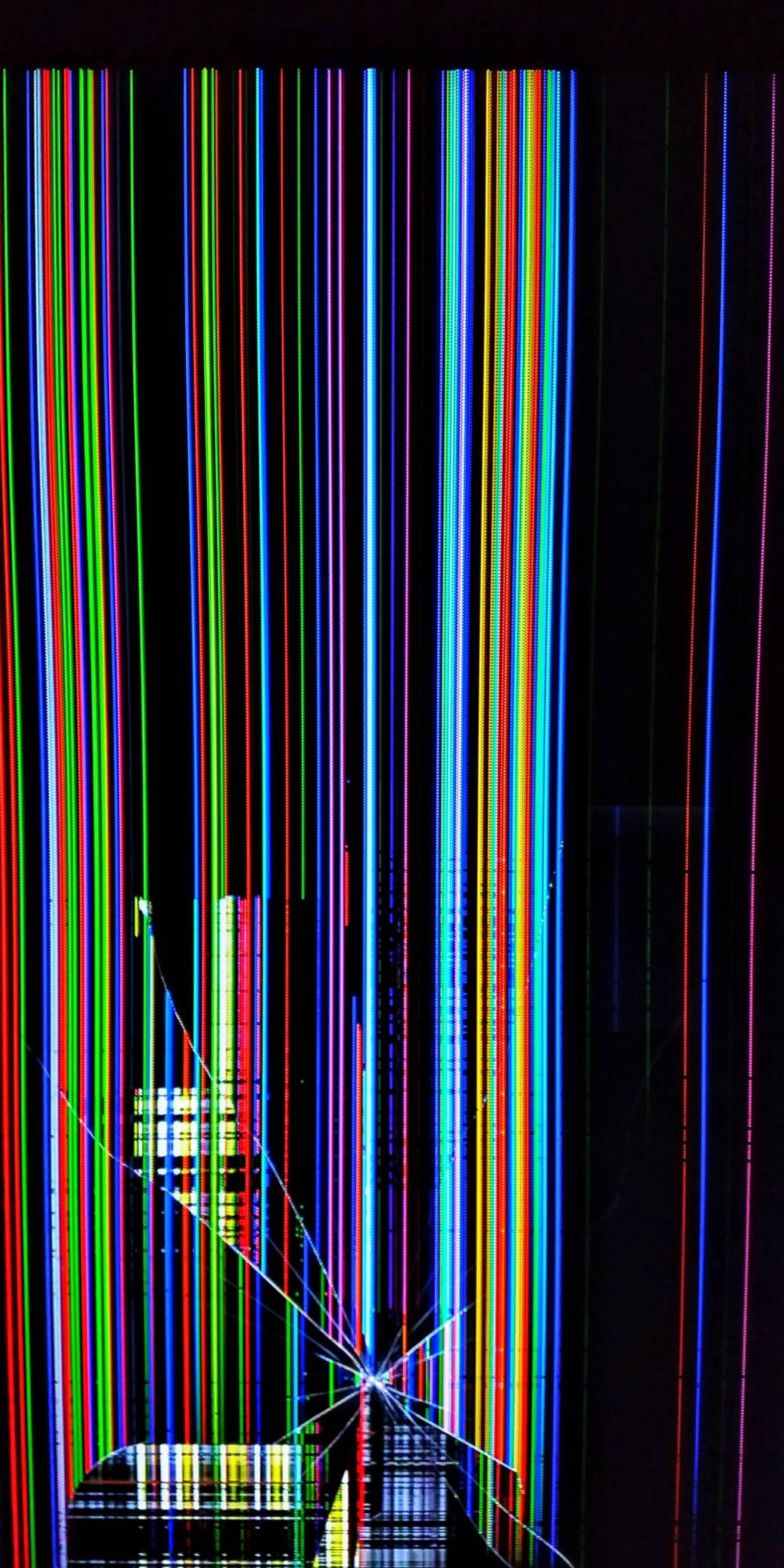 Luzes coloridas brilhantes iluminam intensamente uma sala escura (craked screen, engraçado, piada)