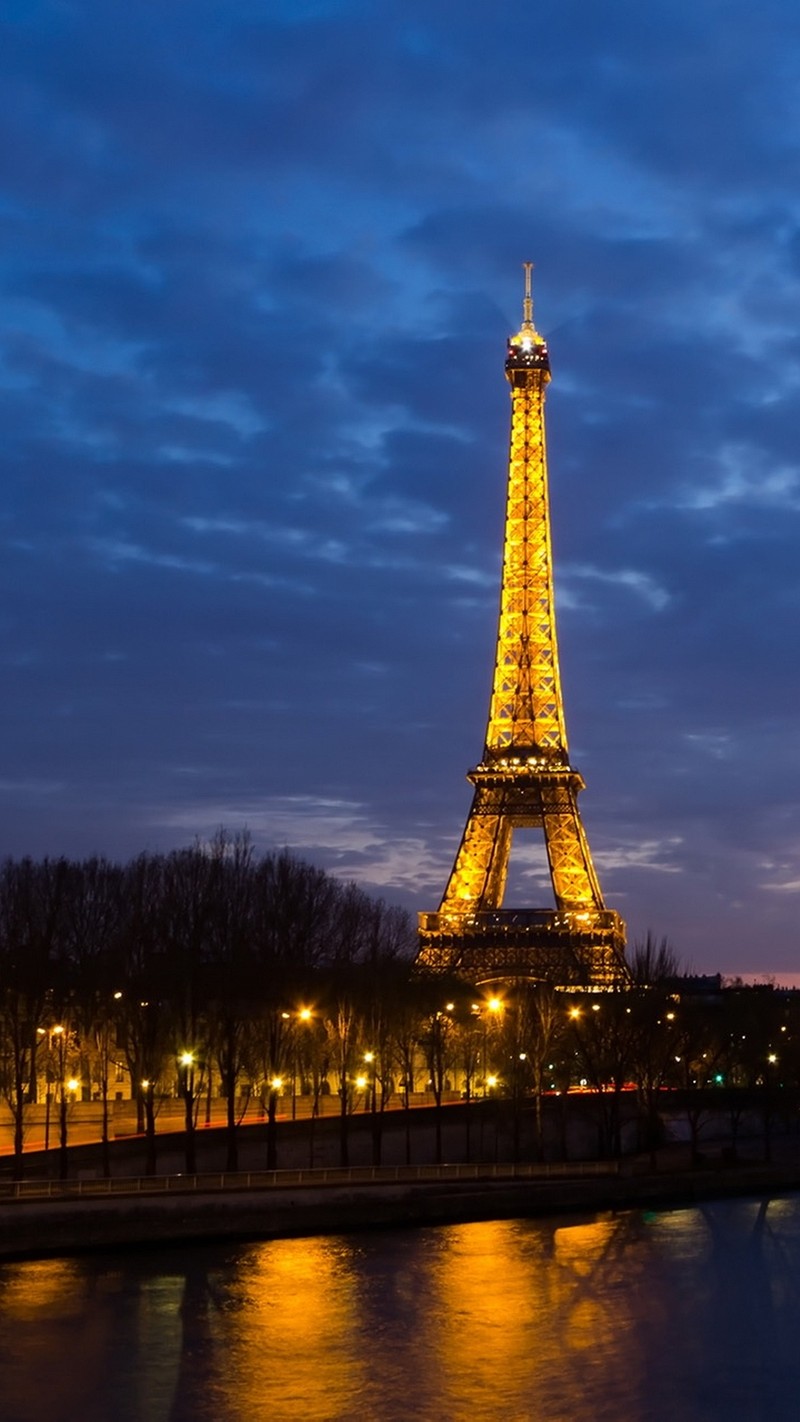 Эйфелева башня вечером с рекой перед ней (город, пейзаж, париж, paris)