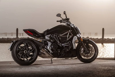 Ducati Xdiavel S 2021: Смелое сочетание мощности и элегантности у воды