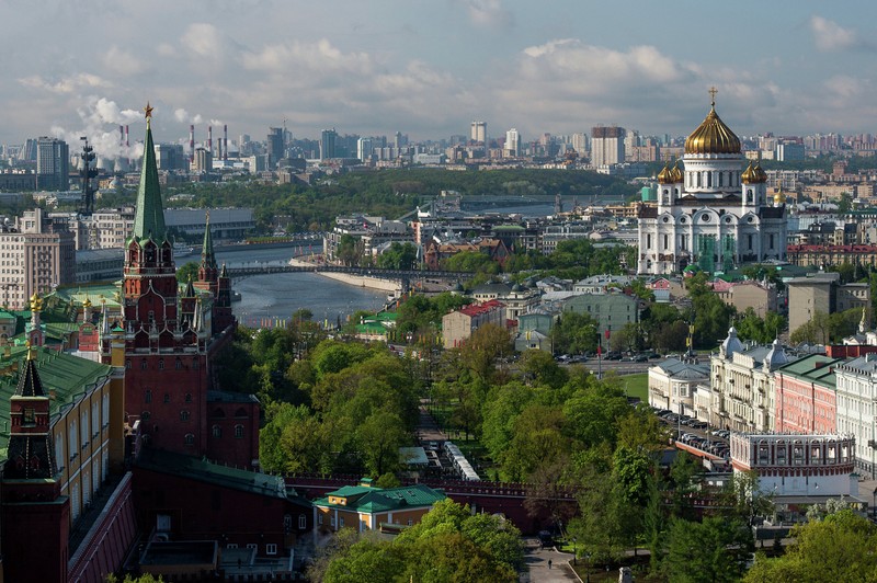 Вид на город с рекой и церковью (городской пейзаж, городская территория, город, метрополия, горизонт)