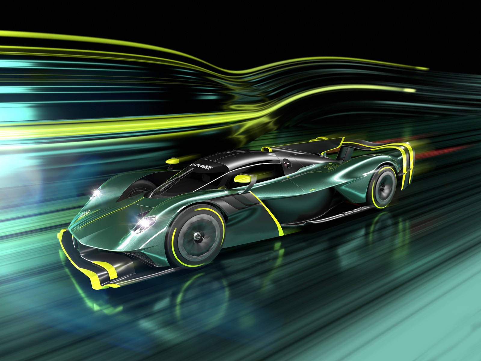 Крупный план автомобиля, движущегося по трассе с эффектом размытия (aston martin valkyrie amr pro, 2022, гиперкары, 5k, машины)