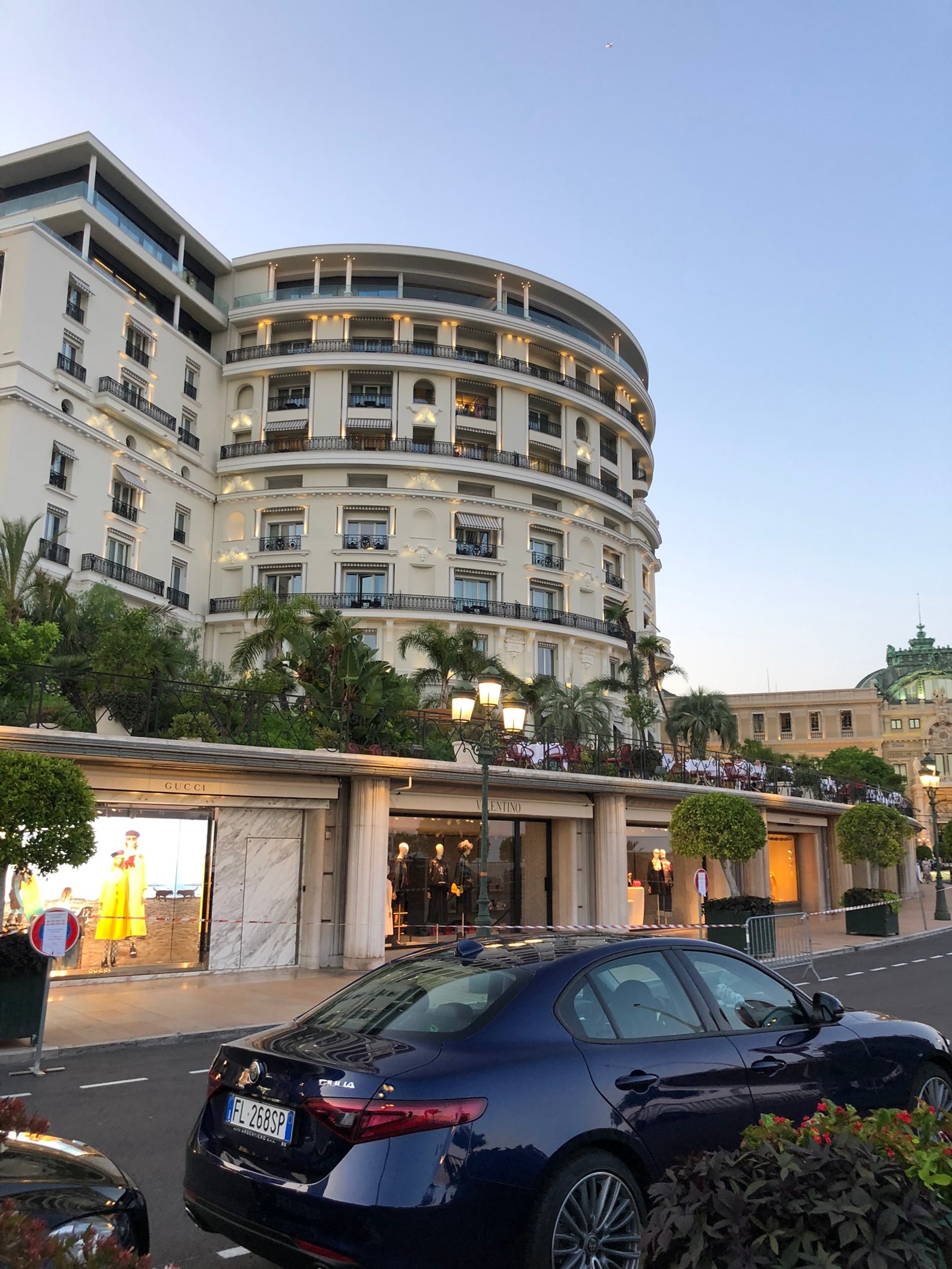 Cars parked in front of a building with a lot of windows (king, compact car, mid size car, wheel, automotive lighting)