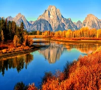 Reflexiones otoñales serenas en un lago de montaña