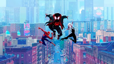 Dynamisches Trio: Miles Morales, Spider-Gwen und Spider-Man schwingen durch die Stadt