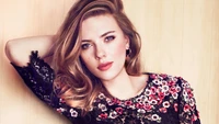 Scarlett Johansson : Actrice élégante en dentelle florale