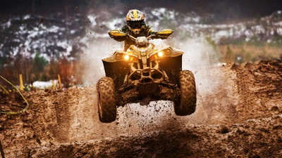 Aventura off-road emocionante: ATV no ar sobre terreno lamacento