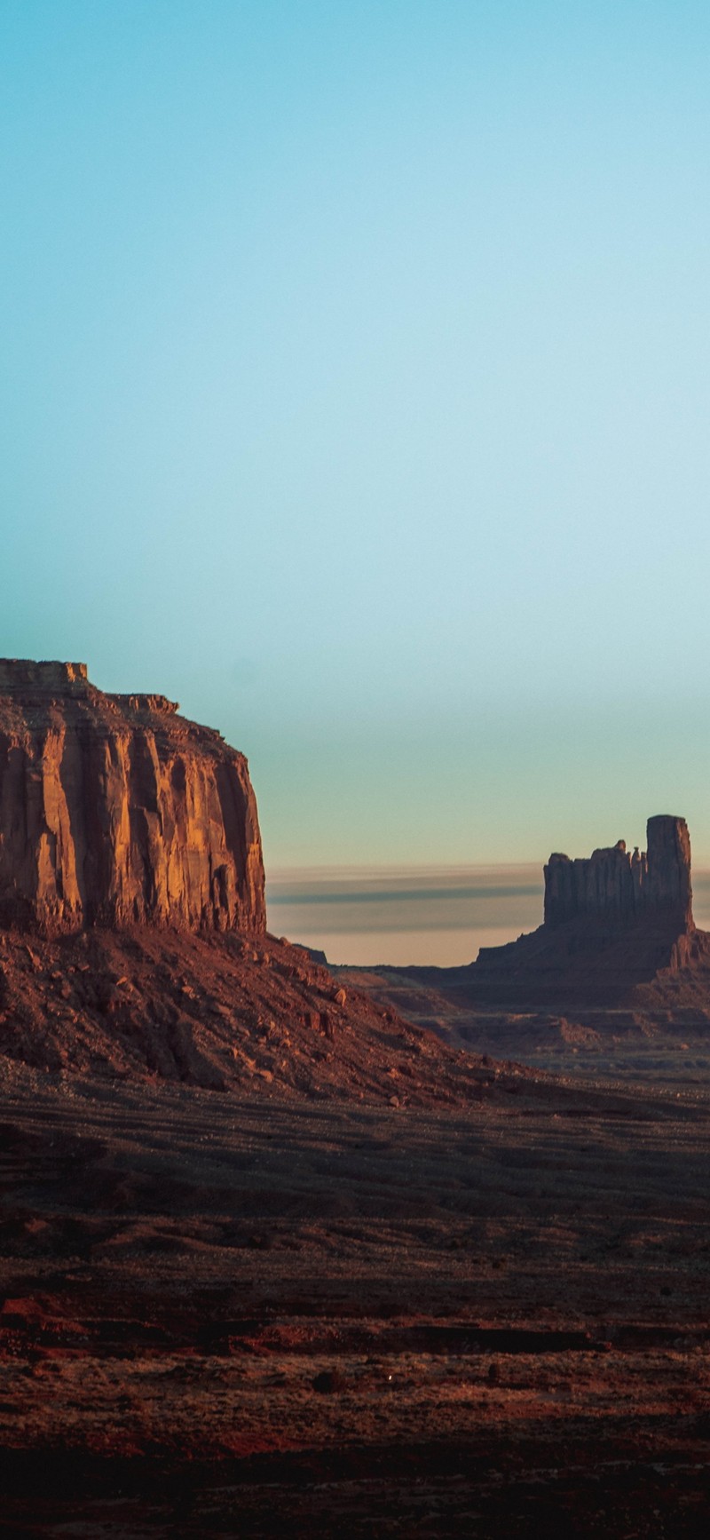 Жирафы в пустыне с горой на заднем плане (долина памятников, monument valley, долина, макарон, macaron)