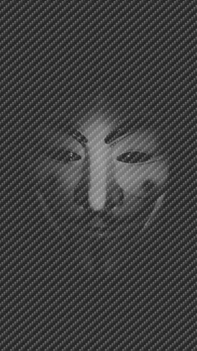 Visage anonyme sur texture en fibre de carbone