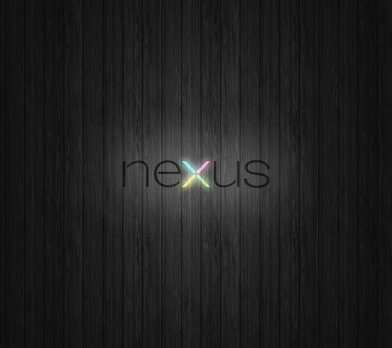 Близкий план деревянной поверхности с неоновым логотипом nexus (android, чёрный, тёмный, google, дерево)