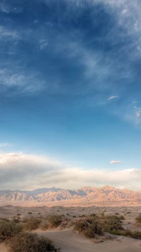 Incredible 4K Desert Landscape with Majestic Mountains and Expansive Sky