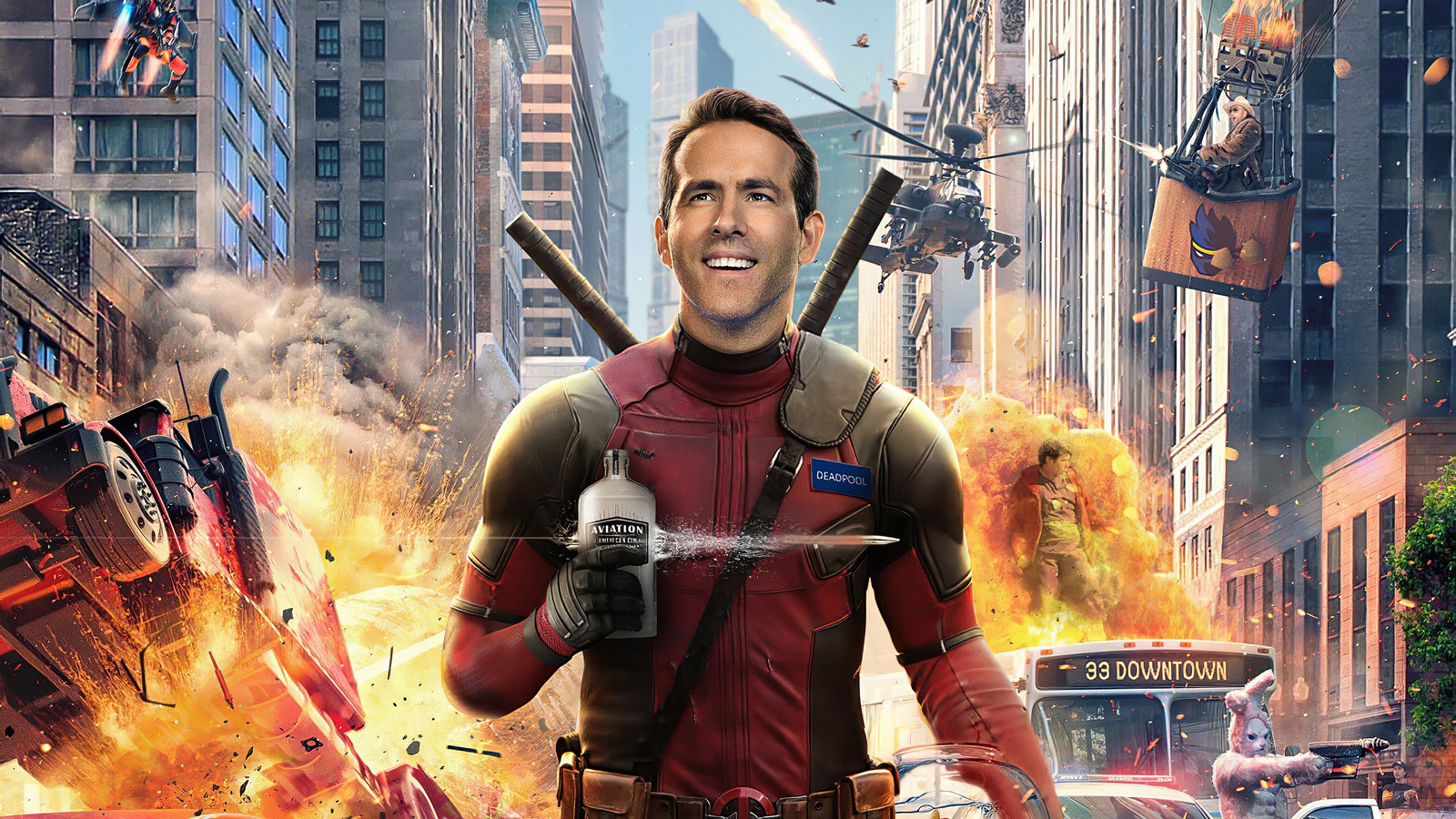 Мужчина в костюме дэдпула с оружием (райан рейнольдс, ryan reynolds, комедия, научная фантастика, действие)