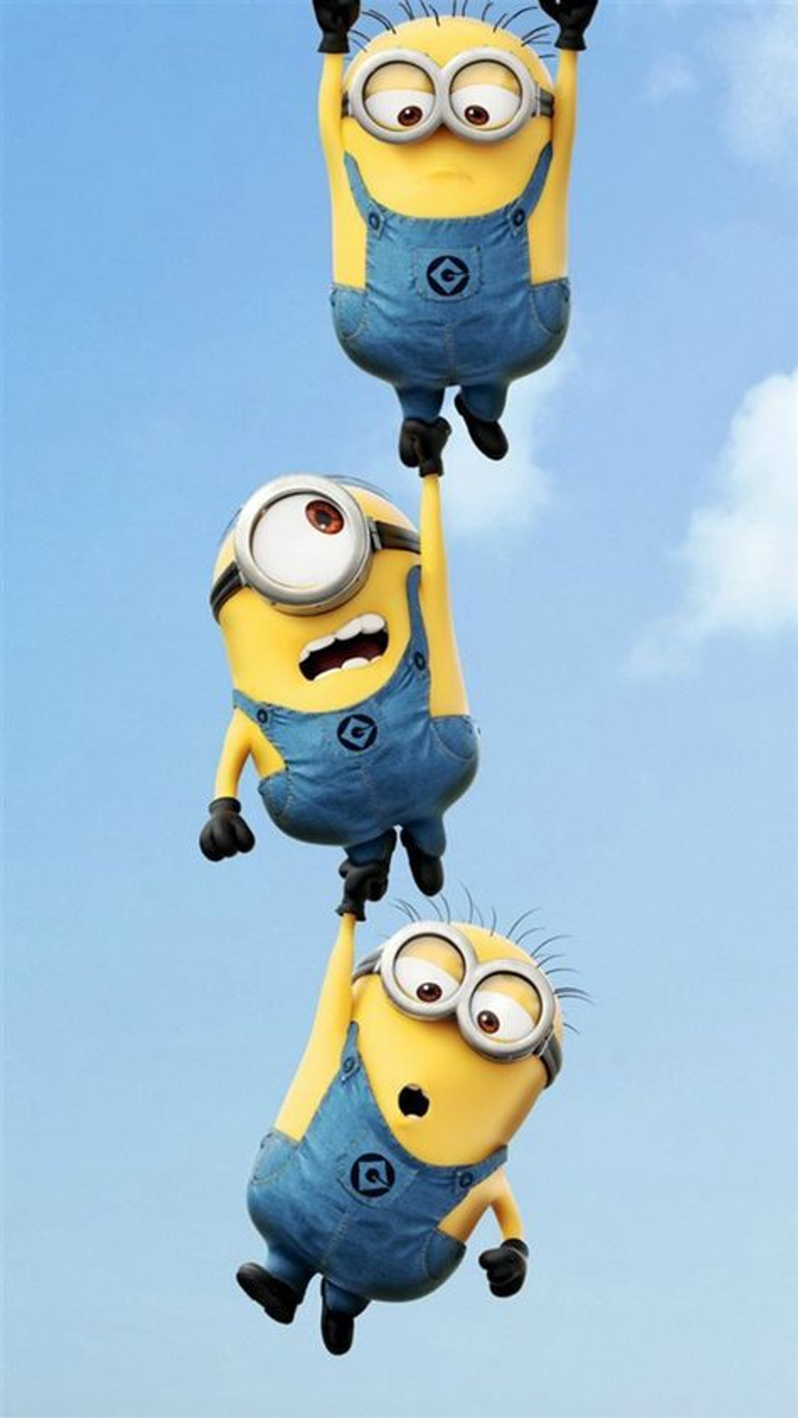 Trois minions volent dans les airs, l'un tenant un ballon (minions, cartoon, bleu, blanc, nuage)