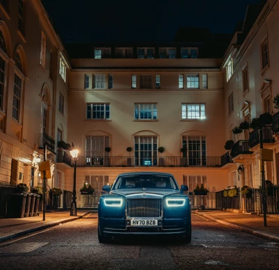 2021 Rolls Royce Phantom Étendu dans un Cadre Nocturne Élégant